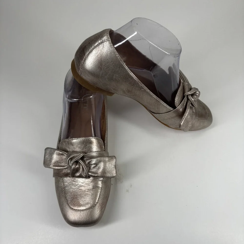 Born Carrine Women's US 7.5M Pewter Metallic Leather Bow Comfort Slip-On Loafers